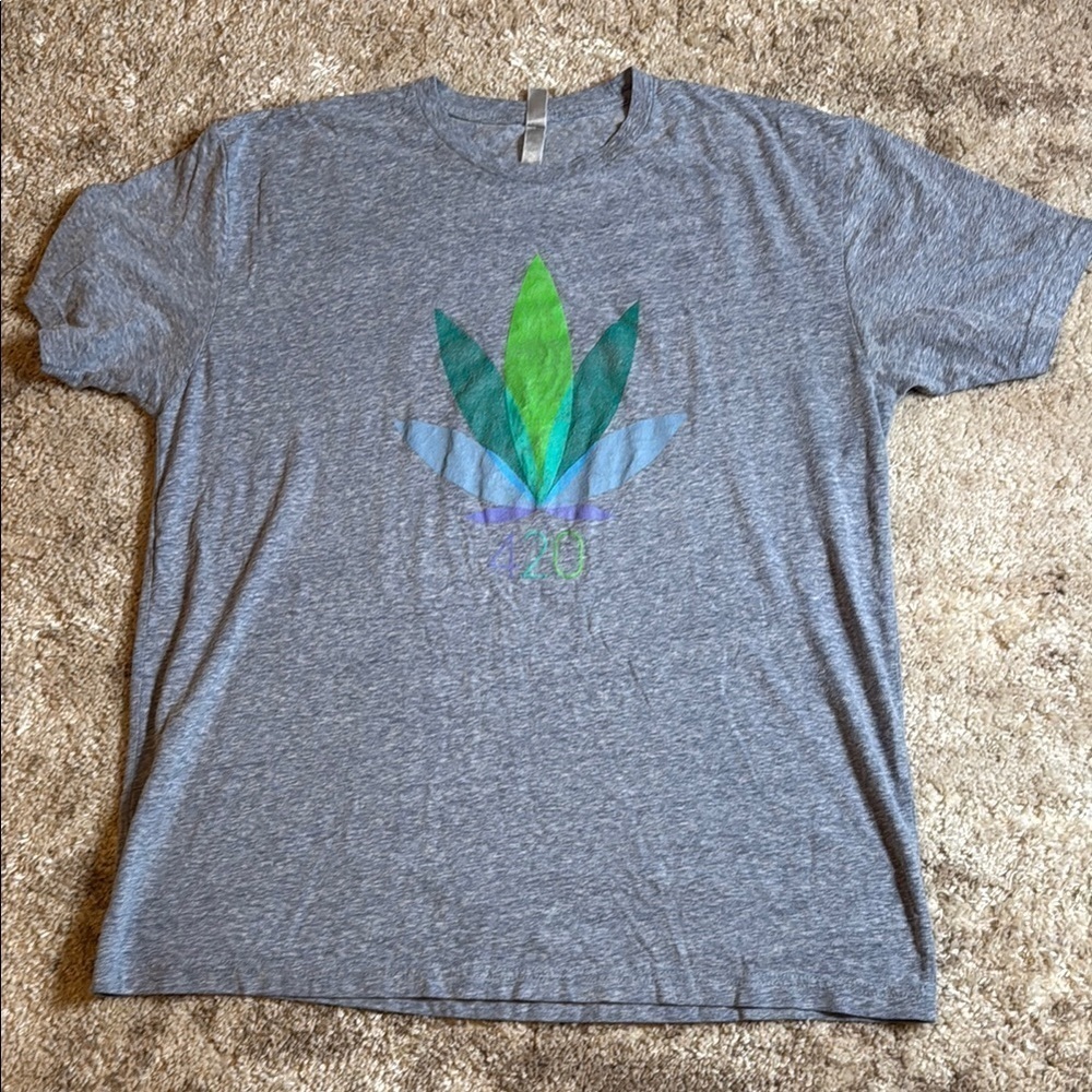 🍍EARTHS HEALING 420 t shirt🍍Sz L🍍pit to pit 22”🍍length 28”🍍